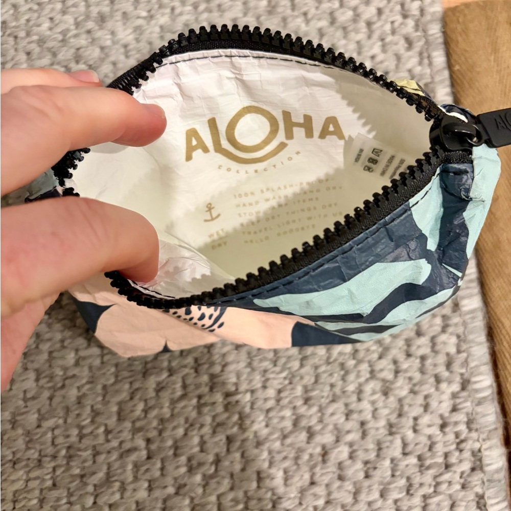 ALOHAS Patterned Zipper Pouch